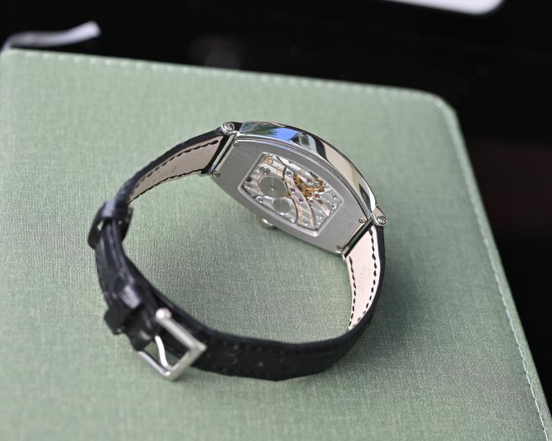 Name:  Patek 5098P 14.jpg
Hits: 410
Gre:  62,0 KB